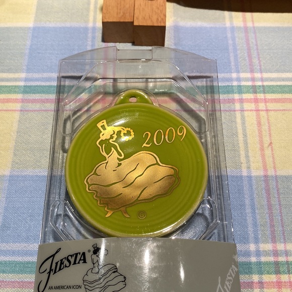 Fiestaware 2009 lemongrass ornament. New in package. Perfect condition - Picture 3 of 4